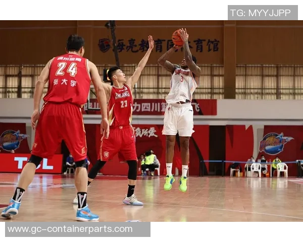 南京篮球队在选拔赛中以92分高居积分榜首位展现强劲实力